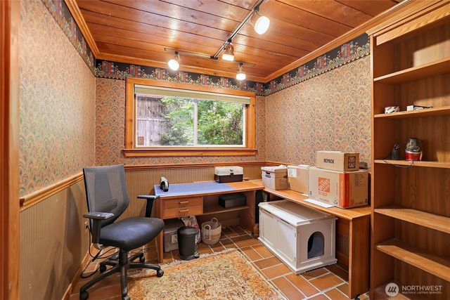 24901 Roberts Drive, Black Diamond, WA 98010