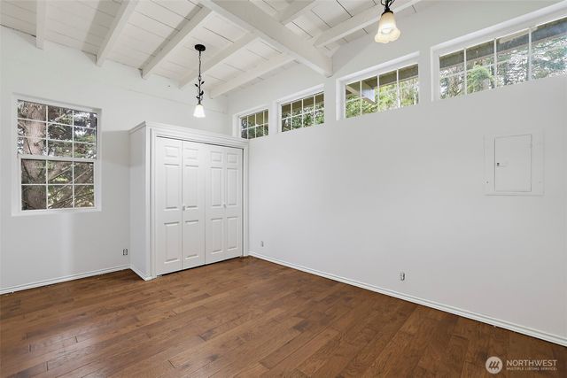 24901 Roberts Drive, Black Diamond, WA 98010