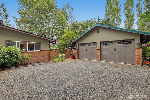 24901 Roberts Drive, Black Diamond, WA 98010