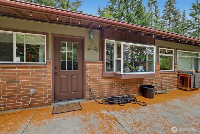 24901 Roberts Drive, Black Diamond, WA 98010