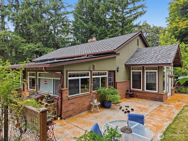 24901 Roberts Drive, Black Diamond, WA 98010