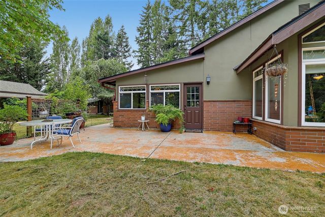 24901 Roberts Drive, Black Diamond, WA 98010