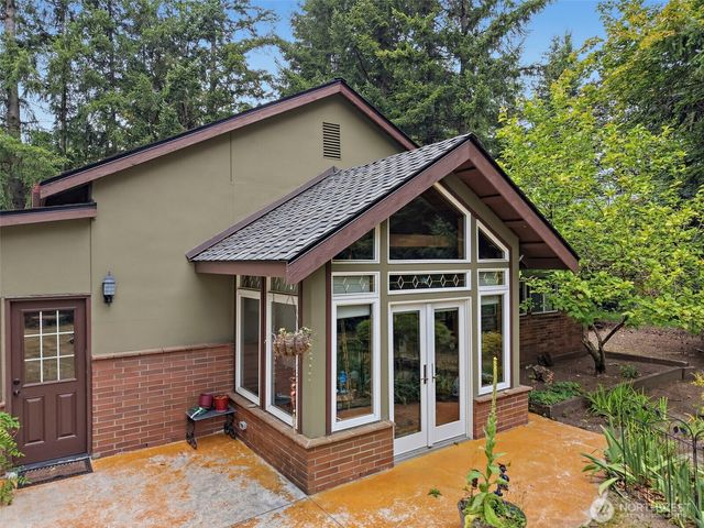 24901 Roberts Drive, Black Diamond, WA 98010