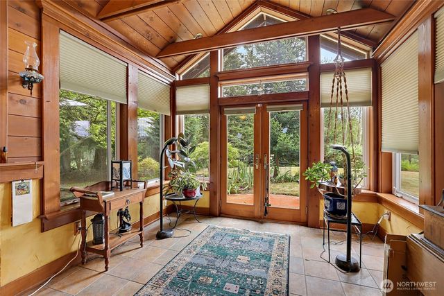 24901 Roberts Drive, Black Diamond, WA 98010