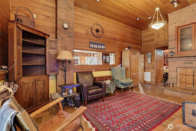 24901 Roberts Drive, Black Diamond, WA 98010