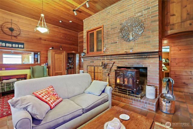 24901 Roberts Drive, Black Diamond, WA 98010
