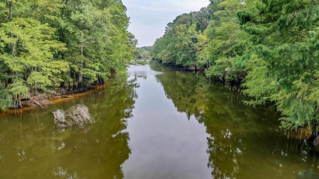 1281 Moxley Grocery Road, Karnack, TX 75661