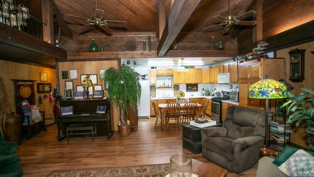 1281 Moxley Grocery Road, Karnack, TX 75661