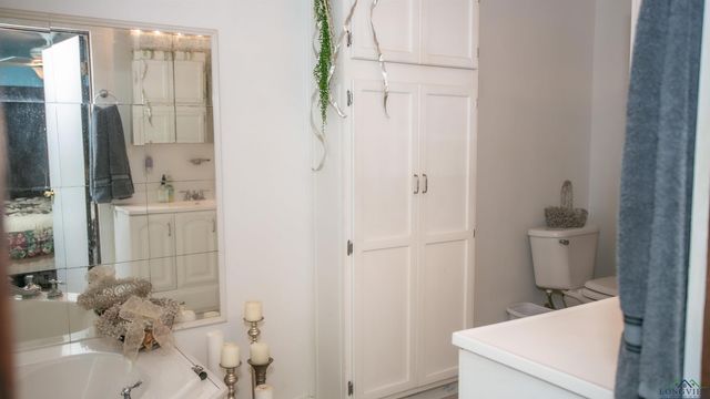 1281 Moxley Grocery Road, Karnack, TX 75661