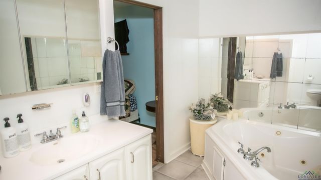 1281 Moxley Grocery Road, Karnack, TX 75661