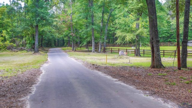 1281 Moxley Grocery Road, Karnack, TX 75661