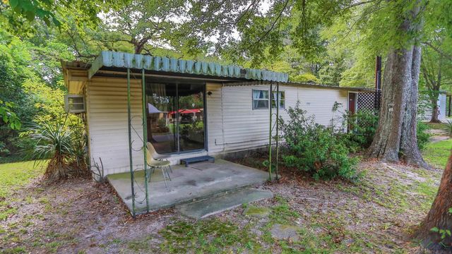 1281 Moxley Grocery Road, Karnack, TX 75661