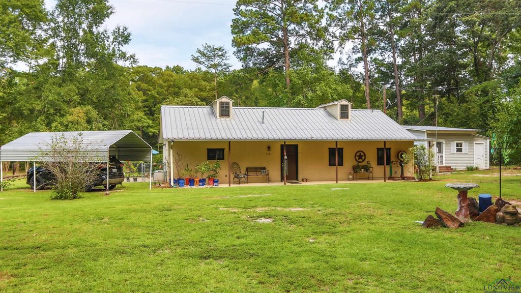 1281 Moxley Grocery Road, Karnack, TX 75661