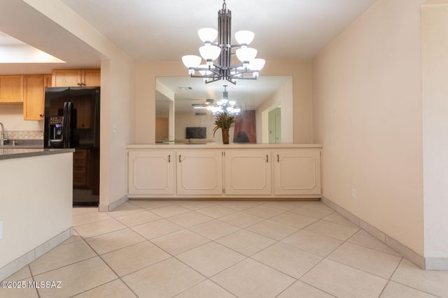 531 S Paseo La Rueda Circle, Green Valley, AZ 85614