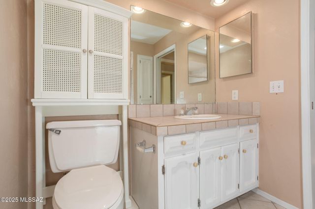 531 S Paseo La Rueda Circle, Green Valley, AZ 85614