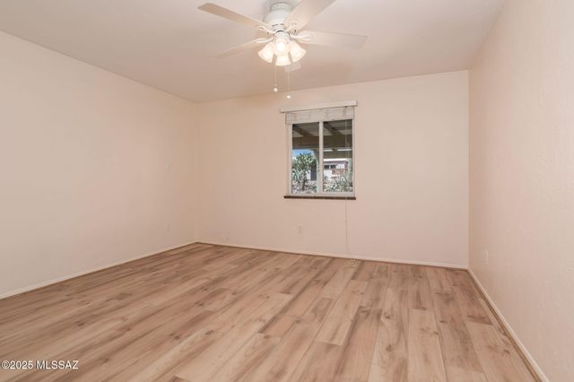 531 S Paseo La Rueda Circle, Green Valley, AZ 85614