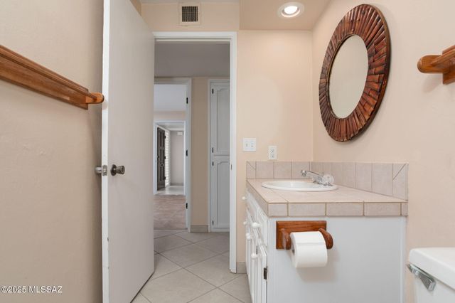 531 S Paseo La Rueda Circle, Green Valley, AZ 85614