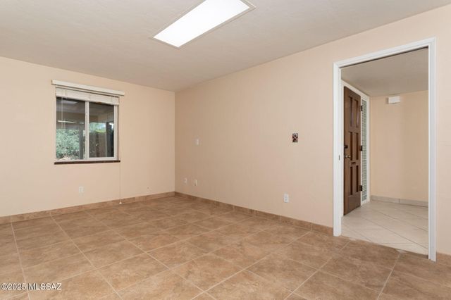 531 S Paseo La Rueda Circle, Green Valley, AZ 85614