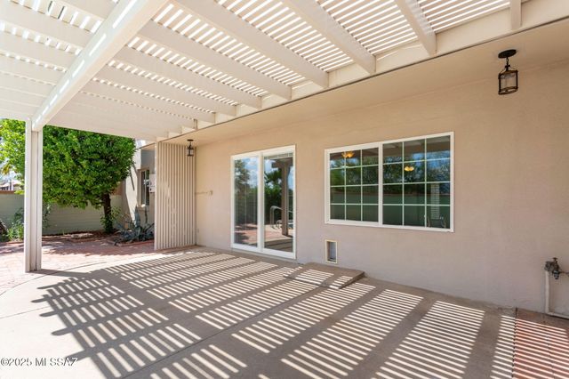 531 S Paseo La Rueda Circle, Green Valley, AZ 85614