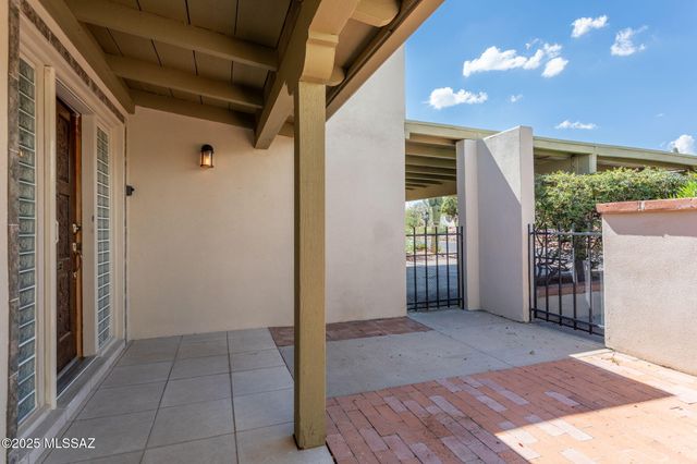 531 S Paseo La Rueda Circle, Green Valley, AZ 85614