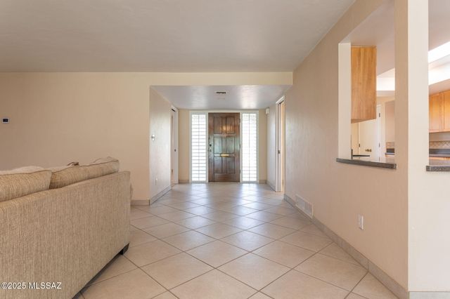 531 S Paseo La Rueda Circle, Green Valley, AZ 85614