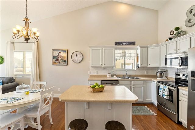 6657 W HAVEN MAPLE DR, West Jordan, UT 84081