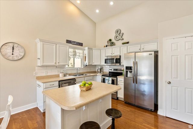 6657 W HAVEN MAPLE DR, West Jordan, UT 84081