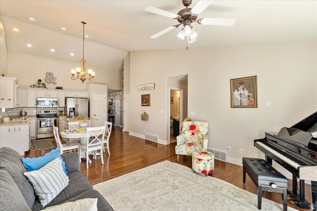 6657 W HAVEN MAPLE DR, West Jordan, UT 84081