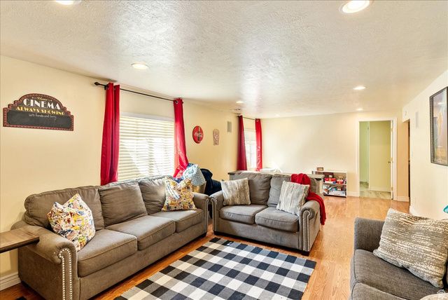 6657 W HAVEN MAPLE DR, West Jordan, UT 84081