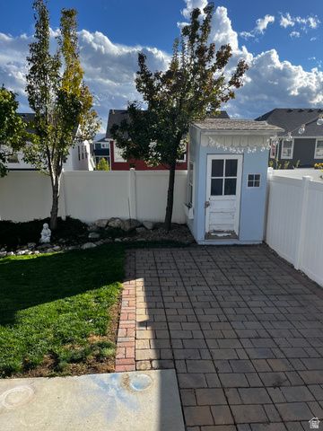 6657 W HAVEN MAPLE DR, West Jordan, UT 84081