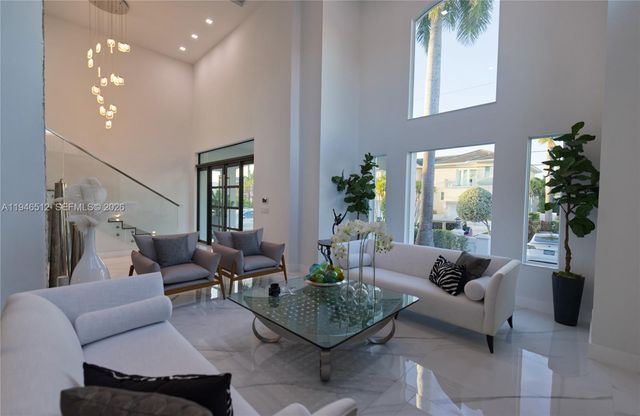 3368 NE 169th St, North Miami Beach, FL 33160