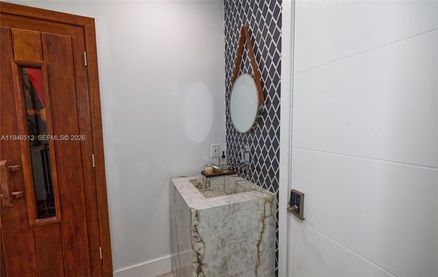 3368 NE 169th St, North Miami Beach, FL 33160