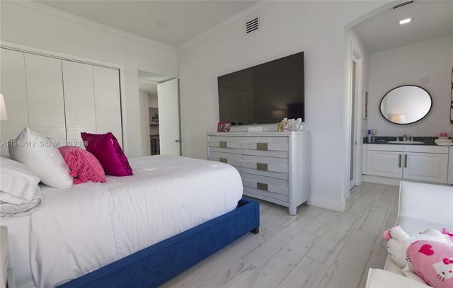 3368 NE 169th St, North Miami Beach, FL 33160