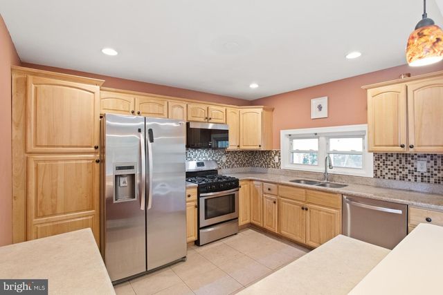 542 BURGESS ST, Philadelphia, PA 19116