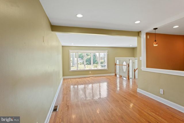 542 BURGESS ST, Philadelphia, PA 19116
