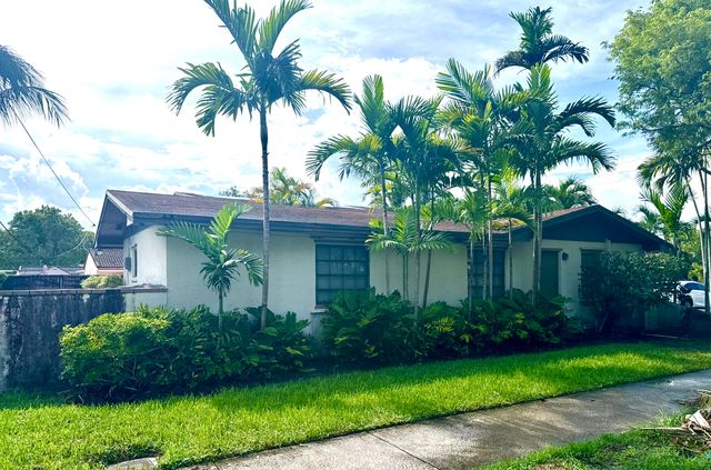2390 NE 199th Street, Aventura, FL 33180