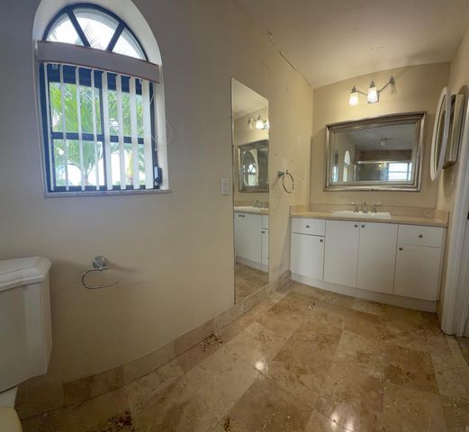 2390 NE 199th Street, Aventura, FL 33180