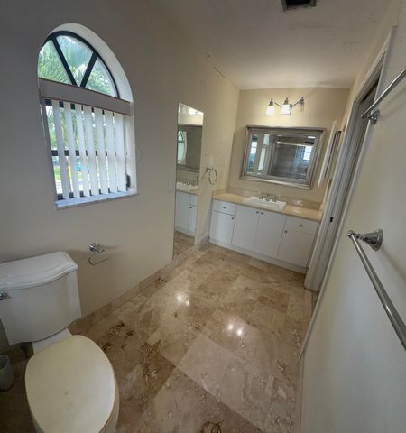 2390 NE 199th Street, Aventura, FL 33180