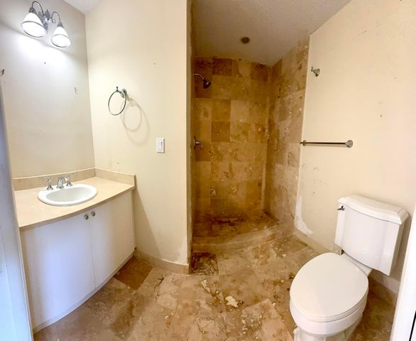2390 NE 199th Street, Aventura, FL 33180