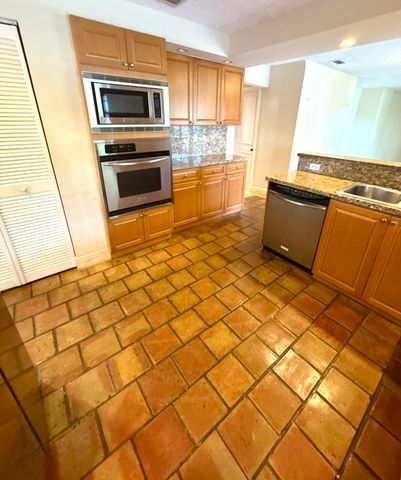 2390 NE 199th Street, Aventura, FL 33180