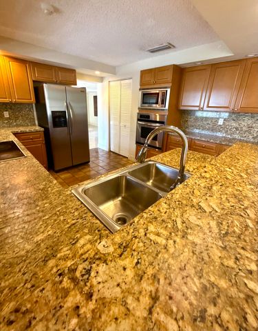 2390 NE 199th Street, Aventura, FL 33180