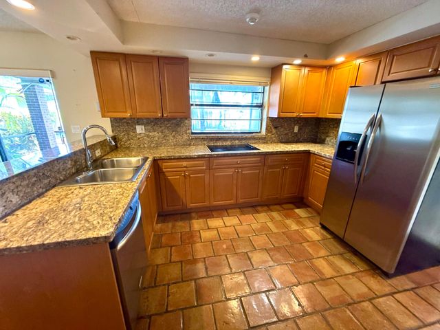2390 NE 199th Street, Aventura, FL 33180