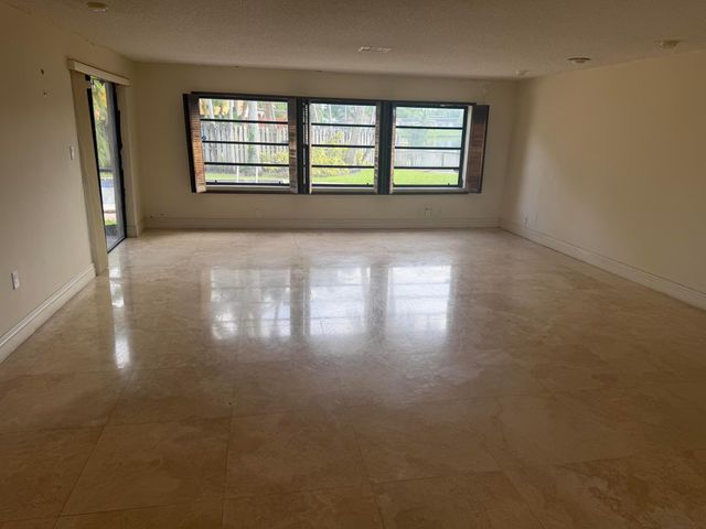 2390 NE 199th Street, Aventura, FL 33180
