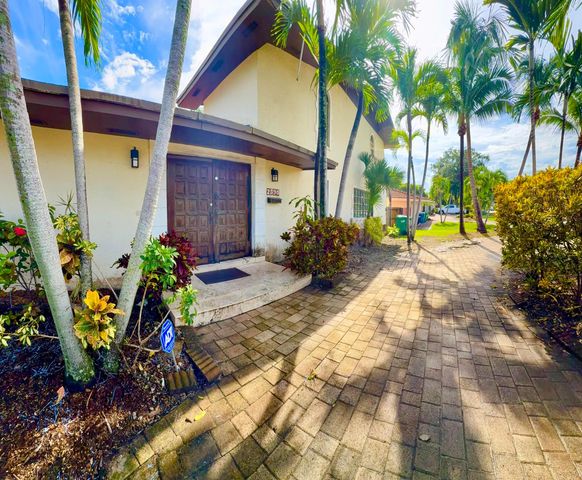 2390 NE 199th Street, Aventura, FL 33180