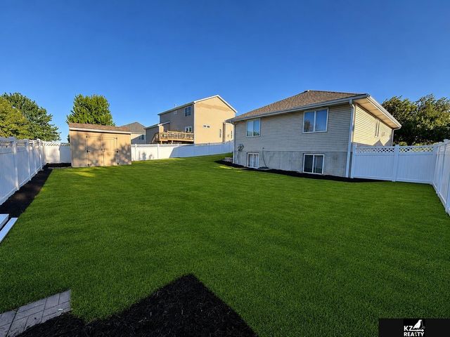 8631 Lavender Circle, Lincoln, NE 68505