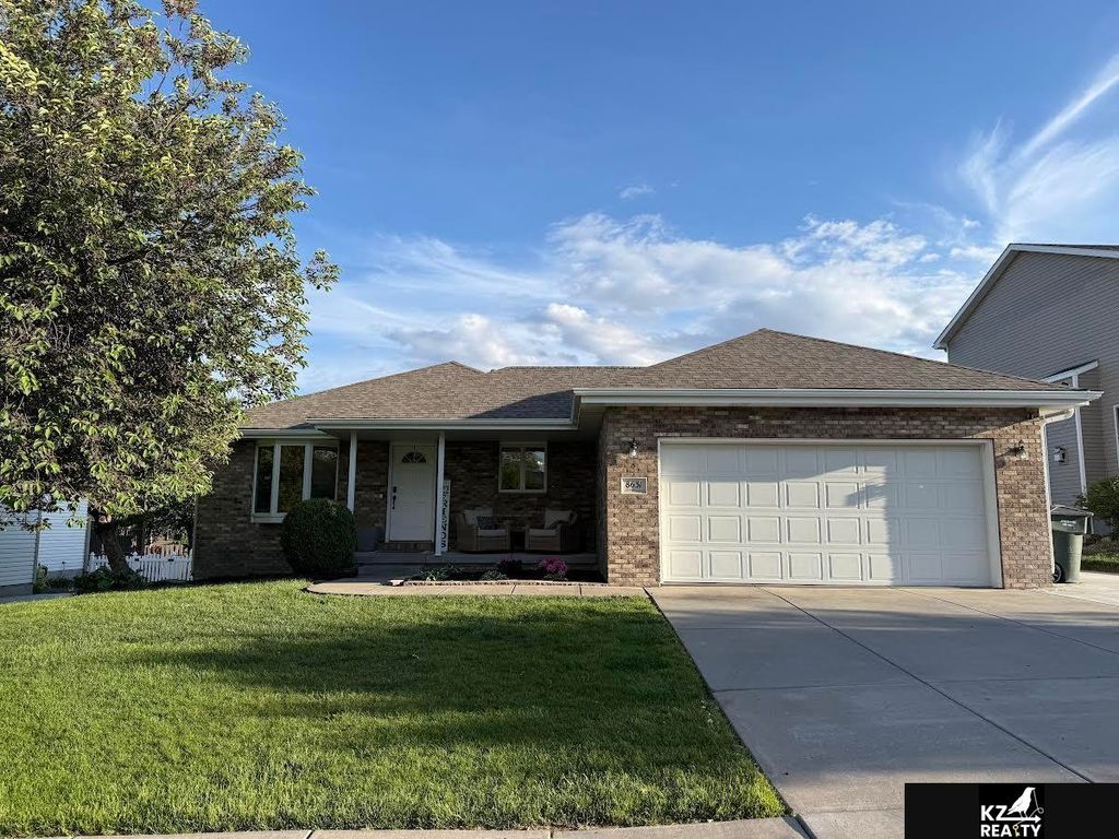8631 Lavender Circle, Lincoln, NE 68505