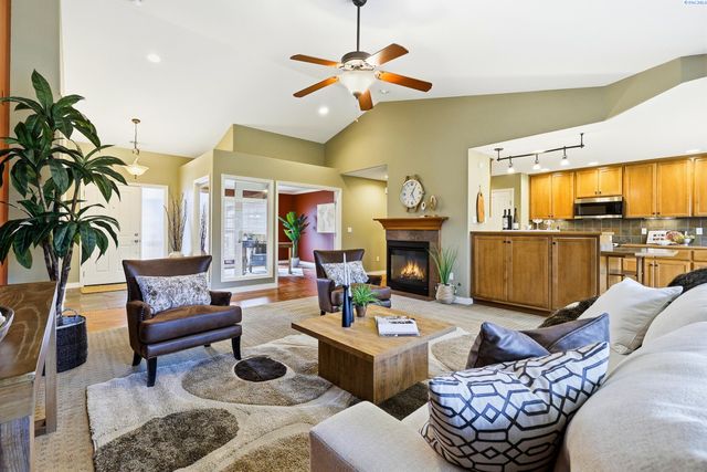 1614 S Jefferson Place, Kennewick, WA 99338