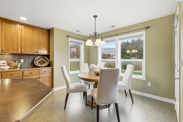 1614 S Jefferson Place, Kennewick, WA 99338