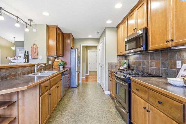 1614 S Jefferson Place, Kennewick, WA 99338