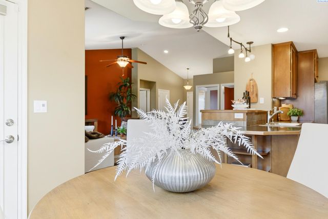 1614 S Jefferson Place, Kennewick, WA 99338